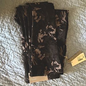 Soft surroundings abstract legging xtra small. New with tags, never worn.
